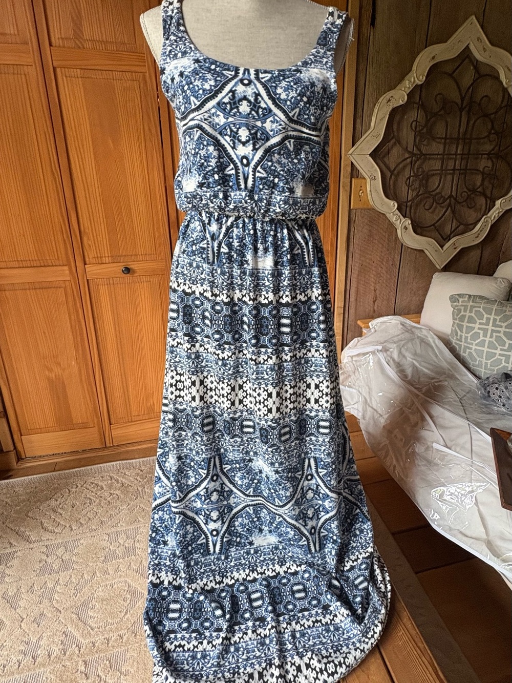 Sonoma Blue Black & White Patterned Sleeveless Maxi Dress - size M